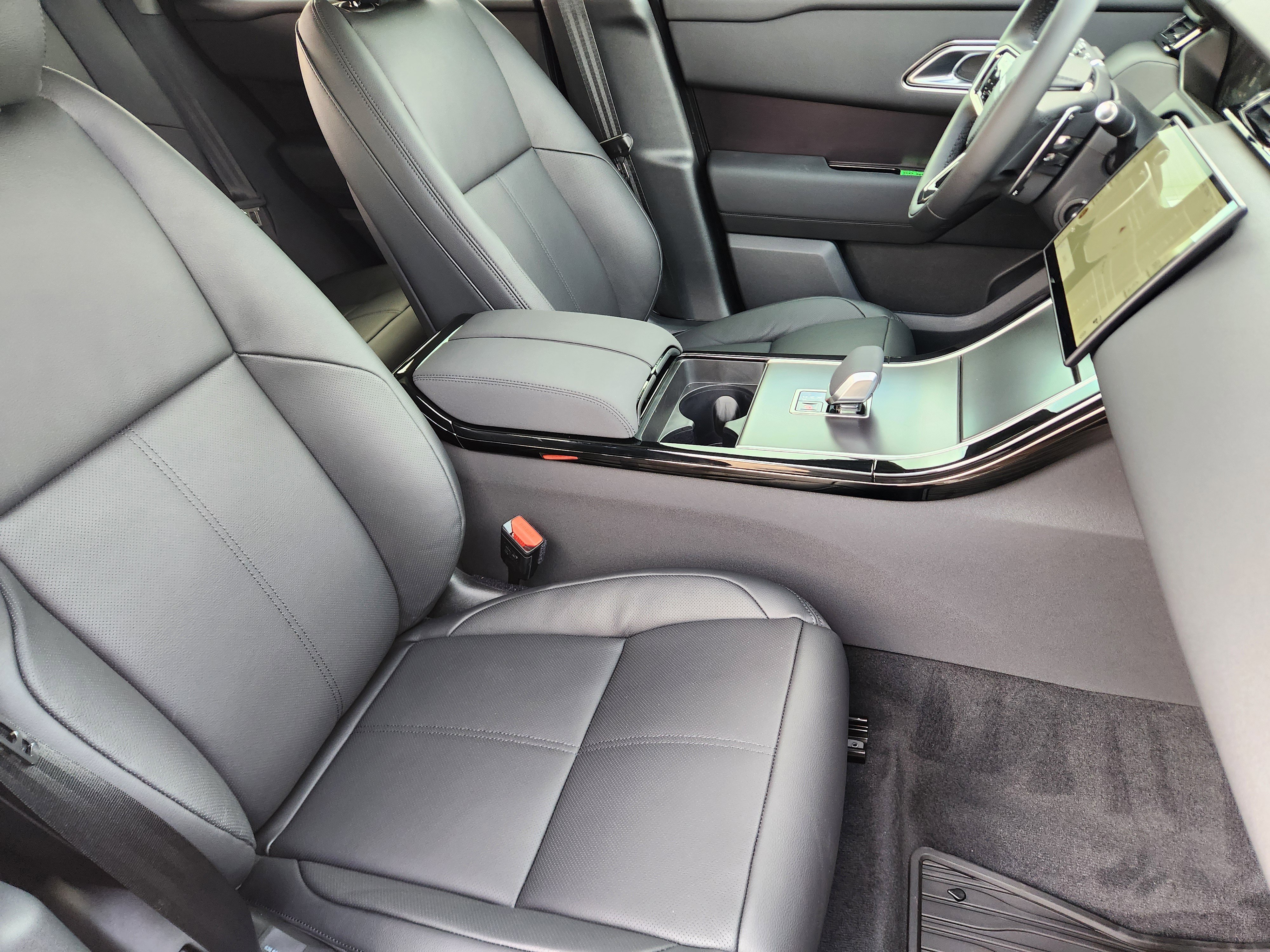 New 2026 Land Rover Range Rover Velar Dynamic SE image 13