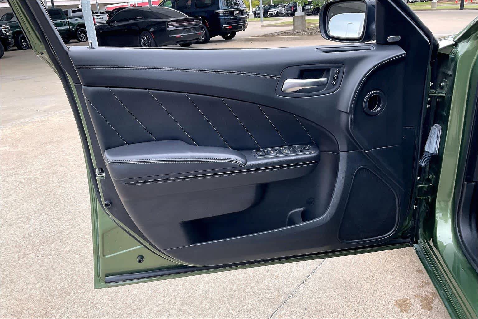 Used 2022 Dodge Charger SXT w/ Plus Group RWD image 20