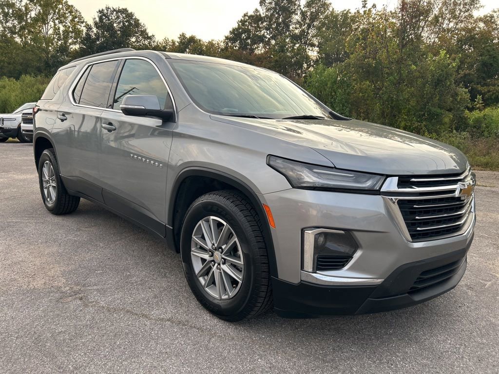 Used 2023 Chevrolet Traverse LT image 3