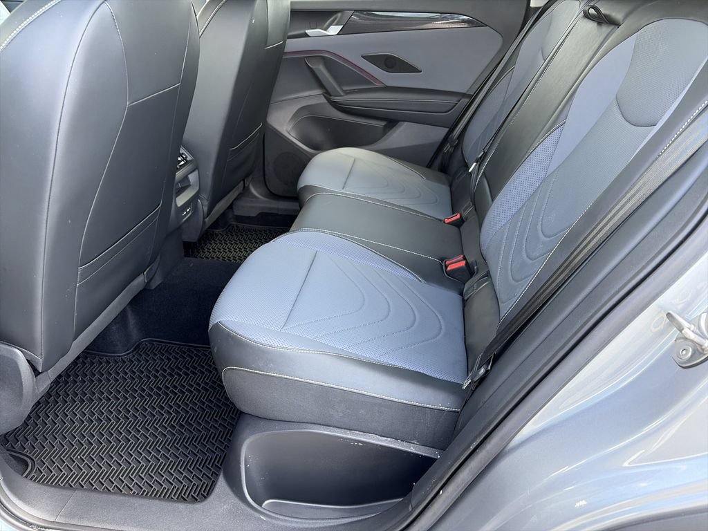 Used 2025 Volkswagen Tiguan SE FWD image 18