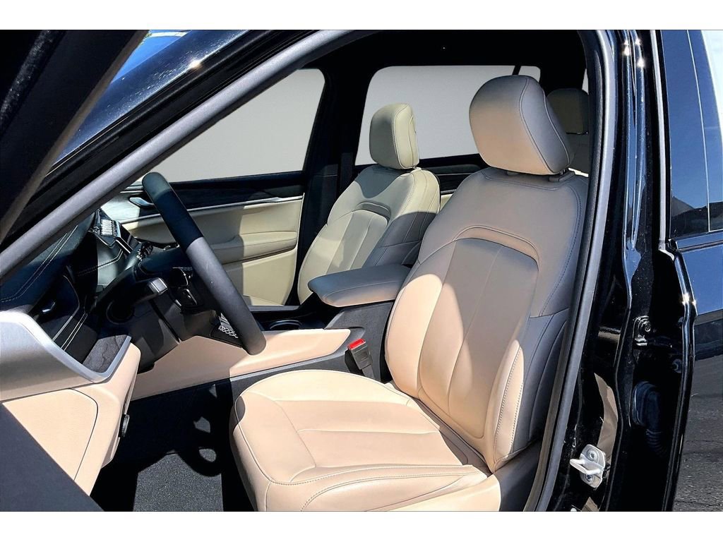 Certified 2025 Jeep Grand Cherokee L Limited AWD/4WD image 24
