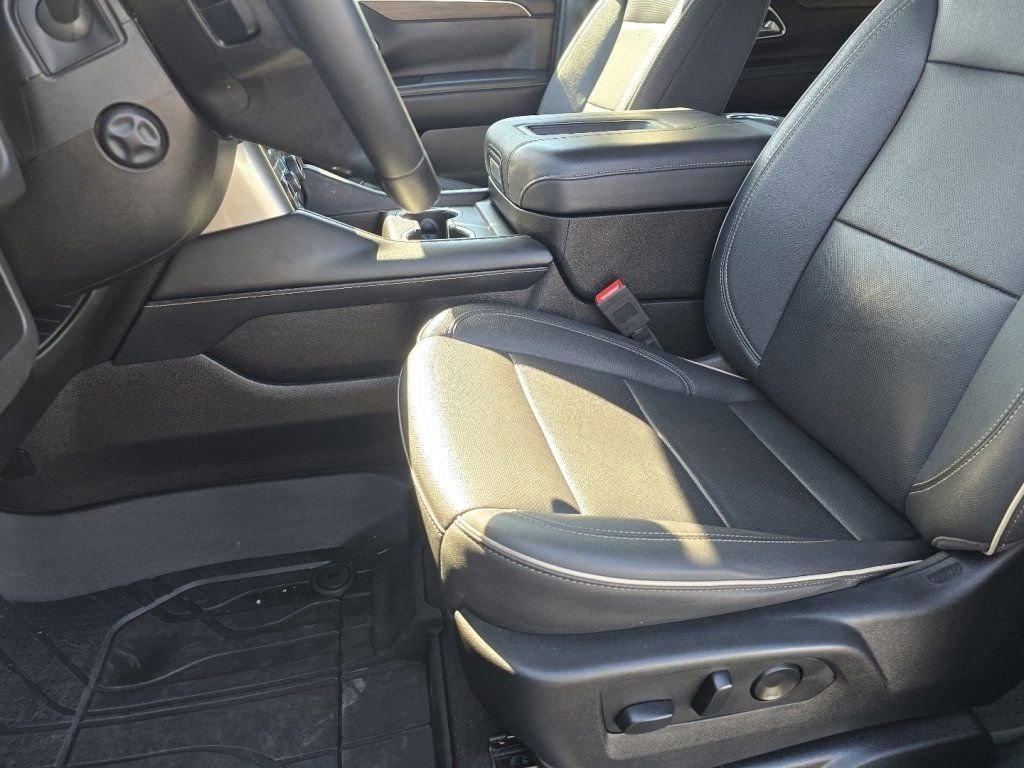 Used 2024 Chevrolet Suburban Premier image 21