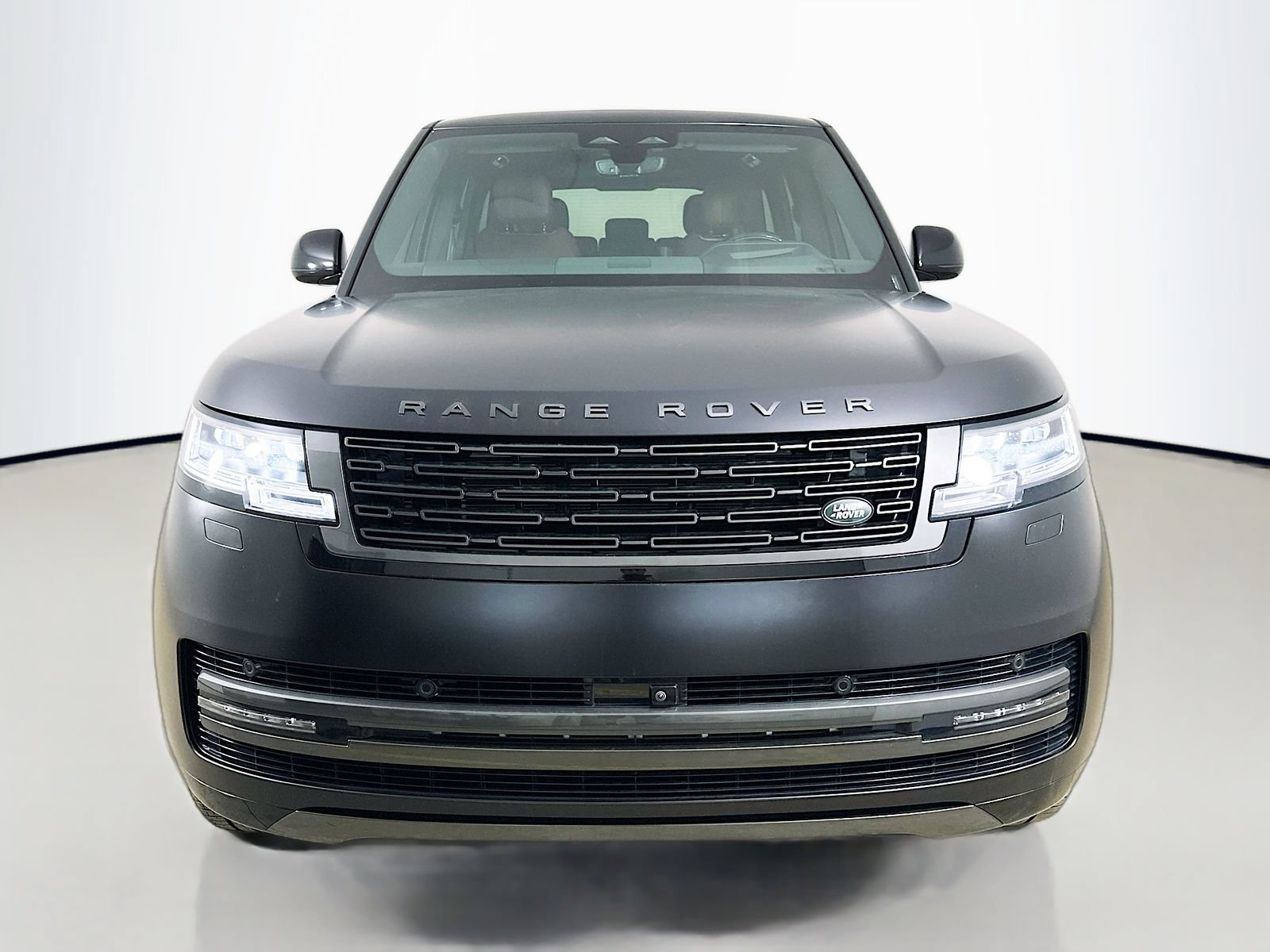 Used 2025 Land Rover Range Rover SE AWD/4WD image 2