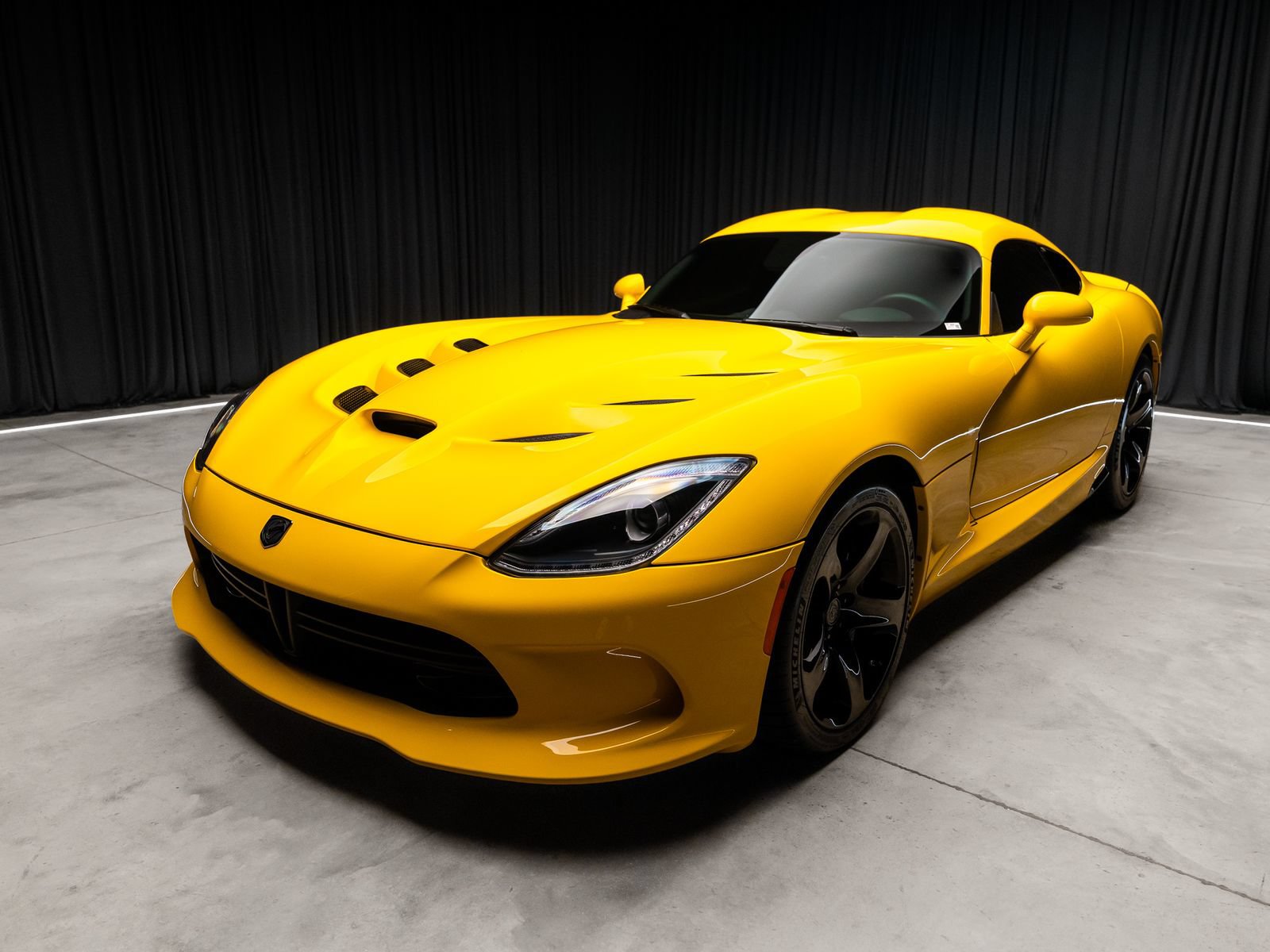 Used 2014 SRT Viper SRT-10 w/ Grand Touring Package RWD image 9