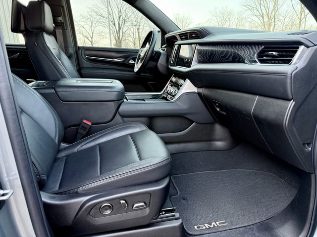 Used 2024 GMC Yukon Denali w/ Advanced Technology Package AWD/4WD image 8