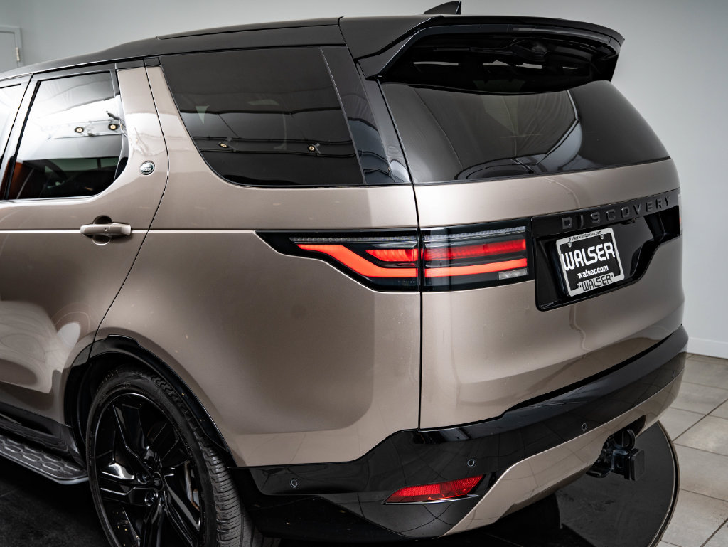 Used 2024 Land Rover Discovery Dynamic SE AWD/4WD image 19