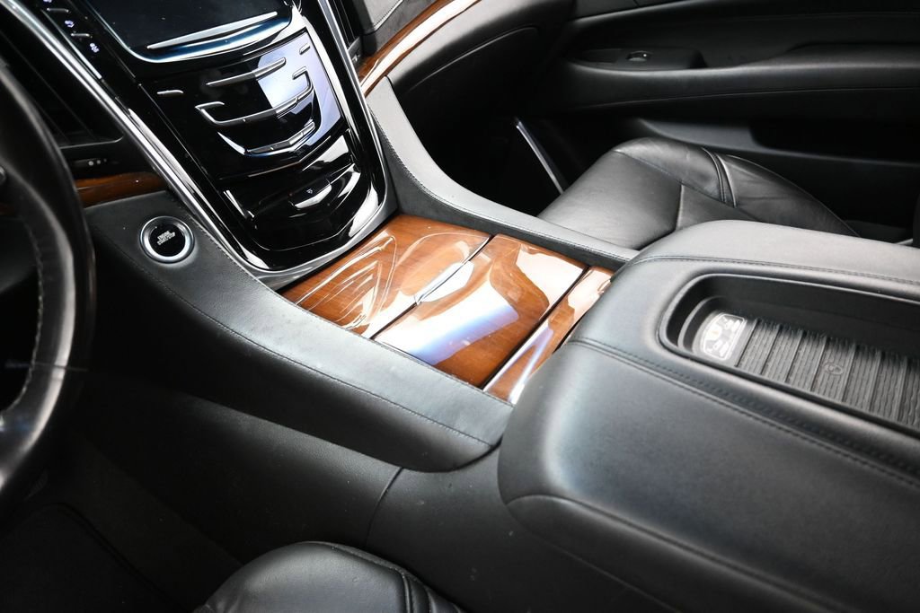 Used 2019 Cadillac Escalade Luxury RWD image 17