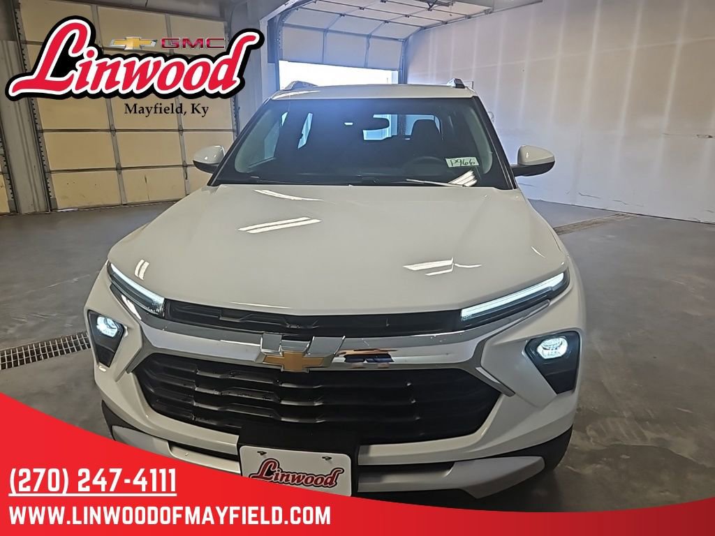 Used 2025 Chevrolet TrailBlazer LT AWD/4WD image 3