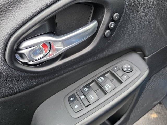 Used 2022 Jeep Cherokee Trailhawk w/ Premium Leather Package image 17