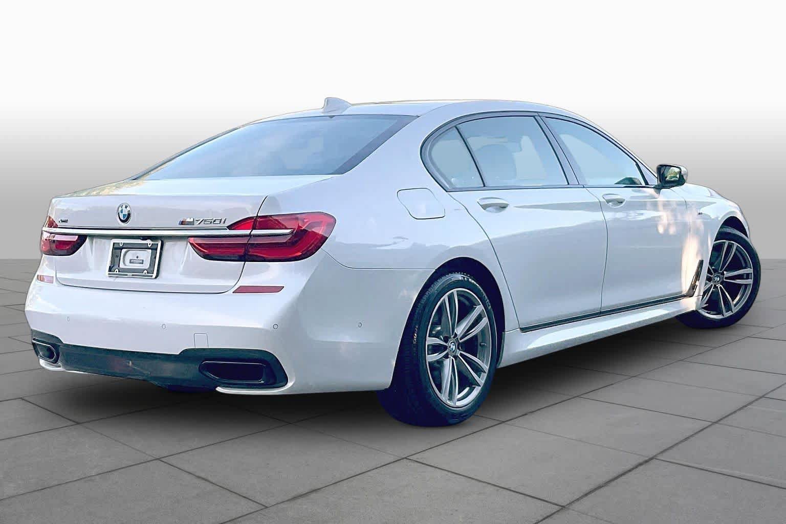 Used 2019 BMW 750i xDrive w/ M Sport Package AWD/4WD image 12