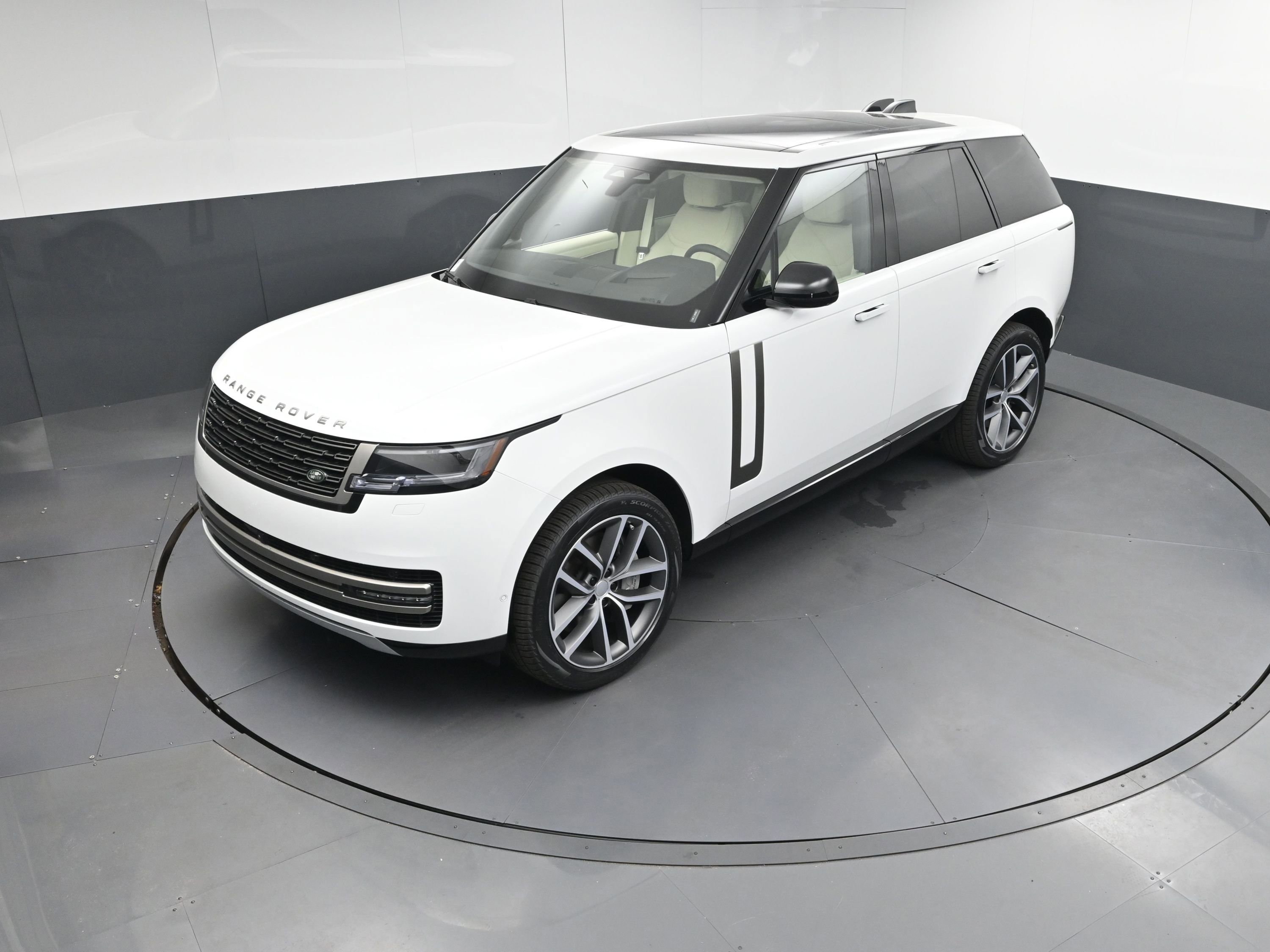 New 2025 Land Rover Range Rover SE image 29