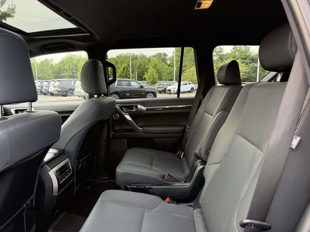 Used 2023 Lexus GX 460 Premium w/ Accessory Package AWD/4WD image 17