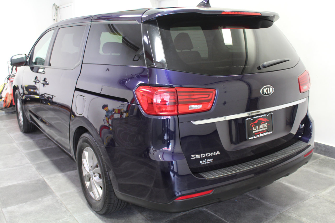 Used 2019 Kia Sedona LX image 4