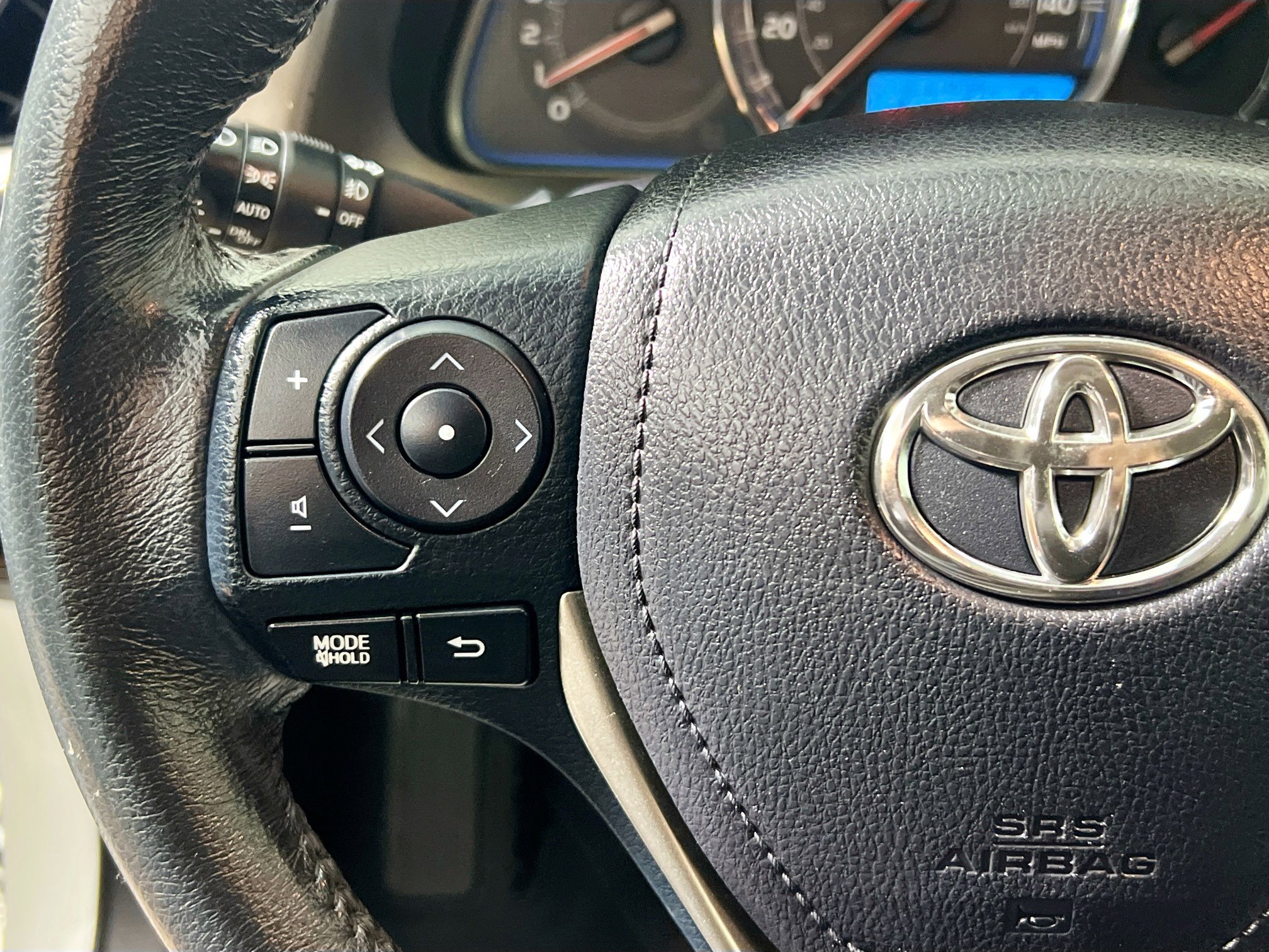 Used 2015 Toyota RAV4 Limited w/ Technology Package image 18