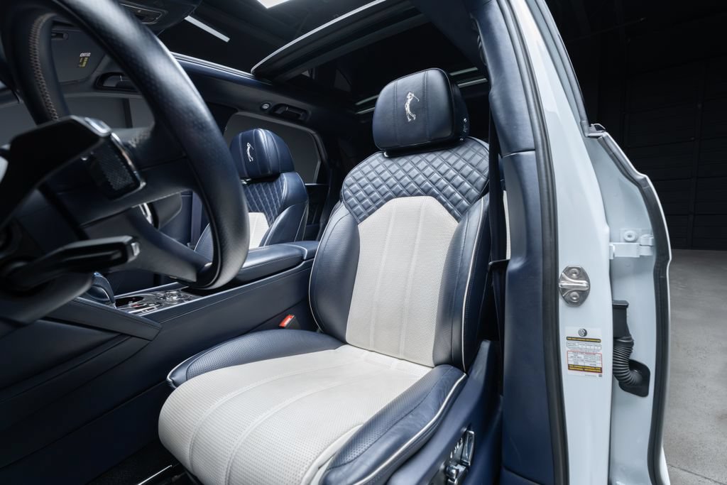 Used 2022 Bentley Bentayga AWD/4WD image 27