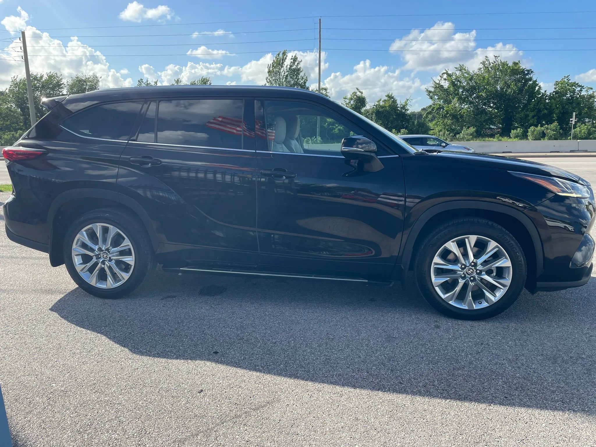 Used 2020 Toyota Highlander Limited FWD image 4