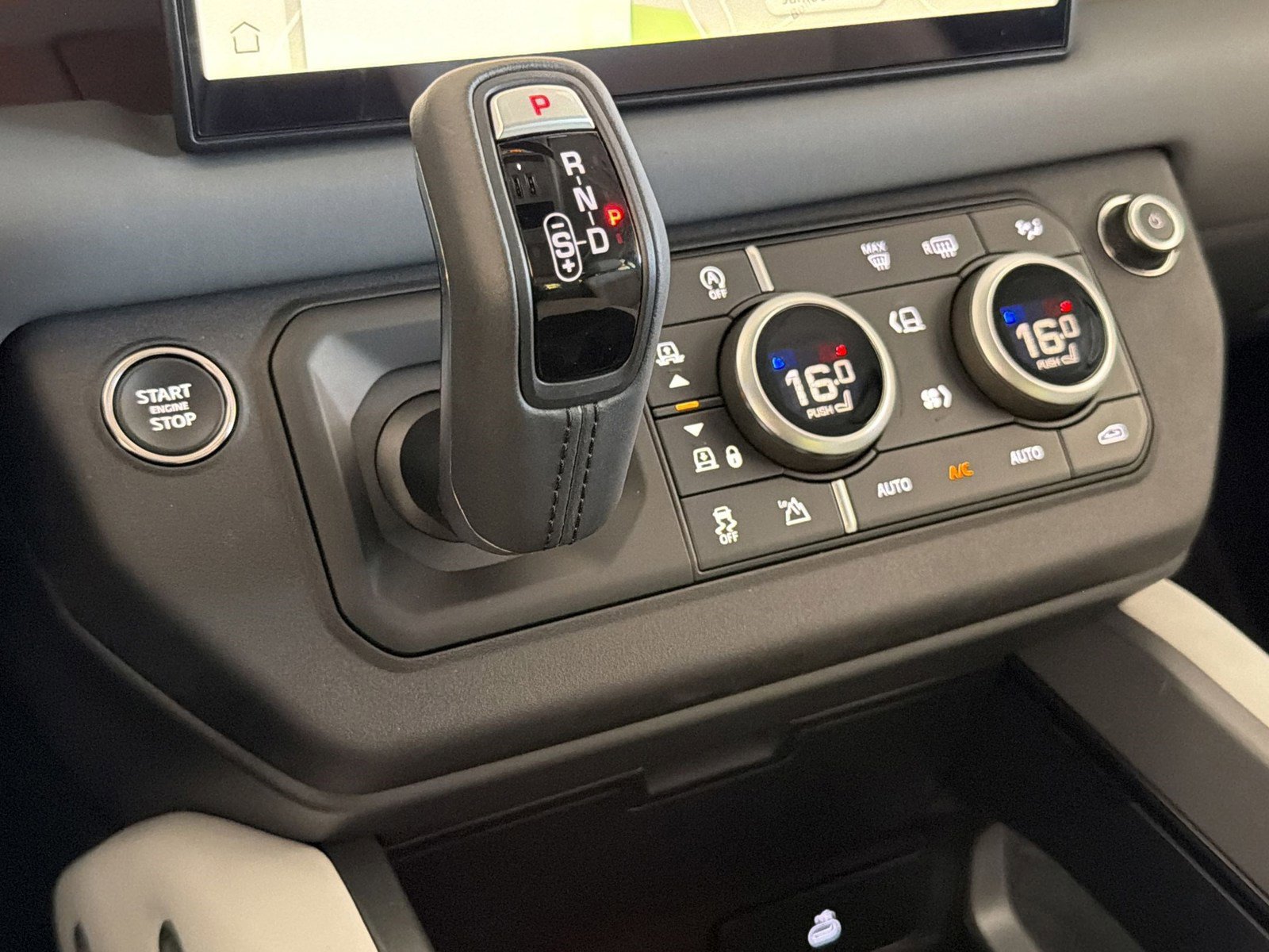 Used 2025 Land Rover Defender 110 X-Dynamic SE AWD/4WD image 19