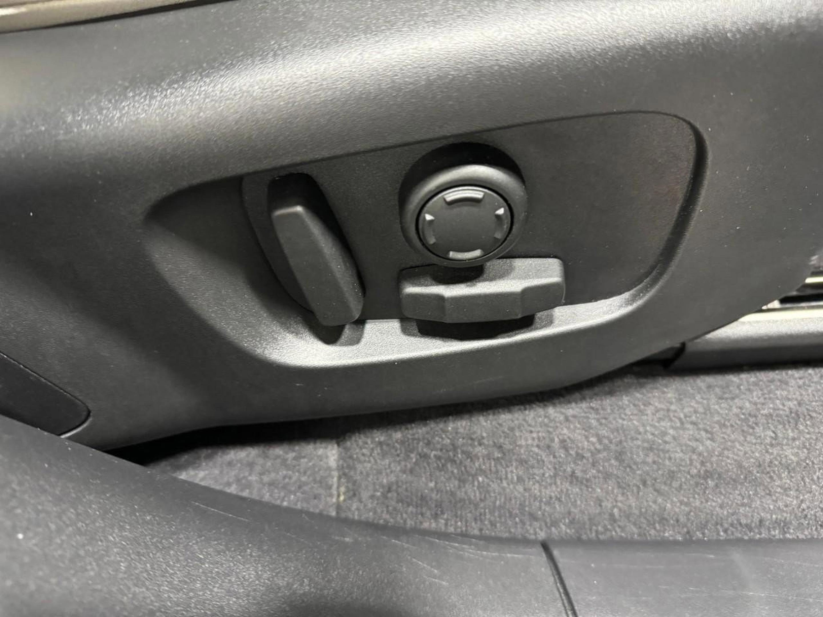 Used 2023 Land Rover Range Rover Velar R-Dynamic S image 18