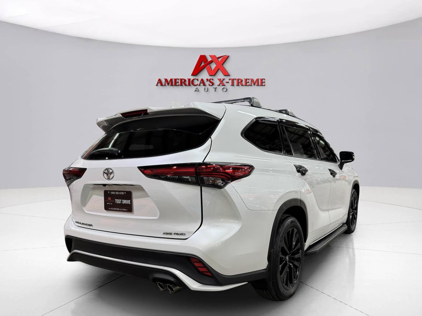 Used 2023 Toyota Highlander XSE AWD/4WD image 7