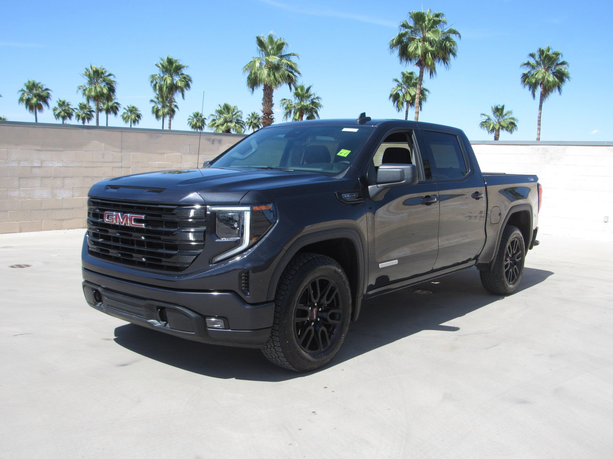 Used 2025 GMC Sierra 1500 Elevation image 1