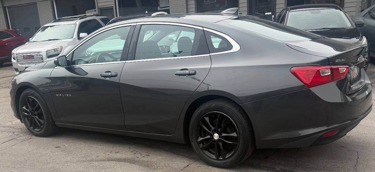 Used 2017 Chevrolet Malibu LT FWD image 13