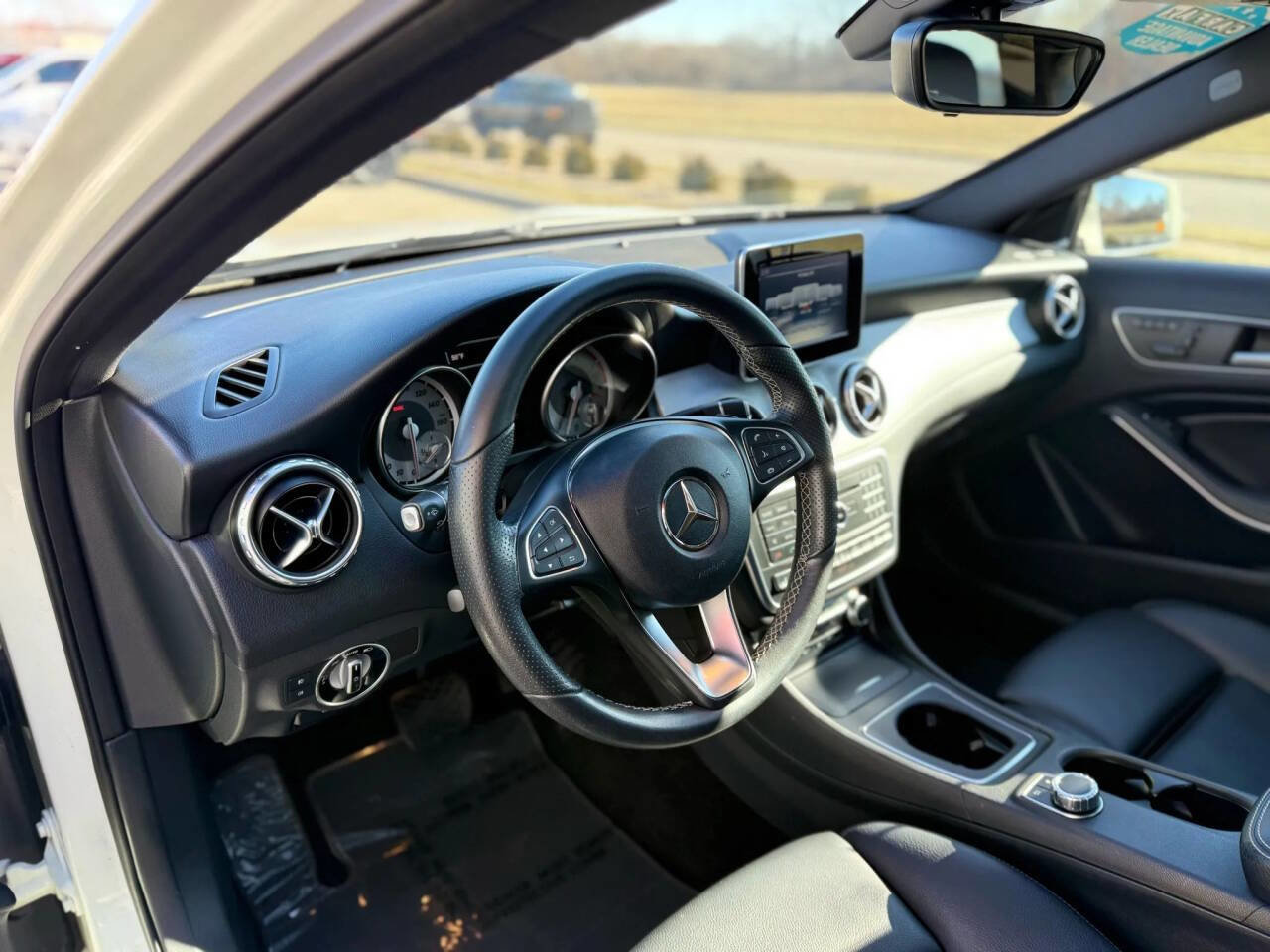 Used 2017 Mercedes-Benz GLA 250 4MATIC w/ Premium Package image 11