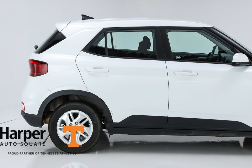 Used 2021 Hyundai Venue SE FWD image 11