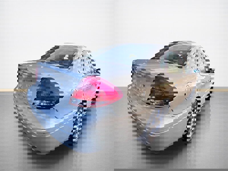 Used 2004 Ford Taurus SE image 4