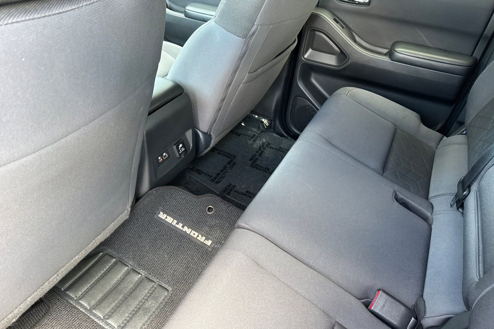 Used 2025 Nissan Frontier SV w/ SV Convenience Package image 15