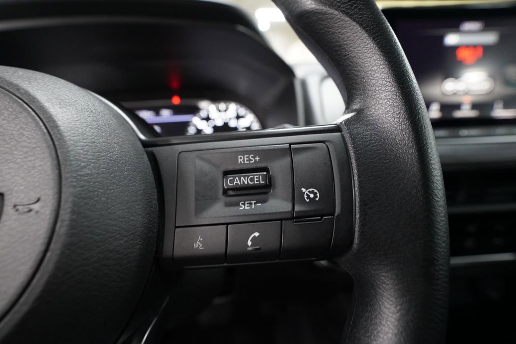 Used 2024 Nissan Rogue S image 18