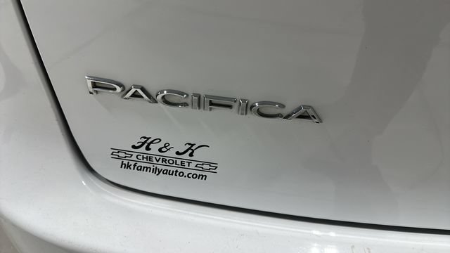 Used 2024 Chrysler Pacifica Touring-L FWD image 31
