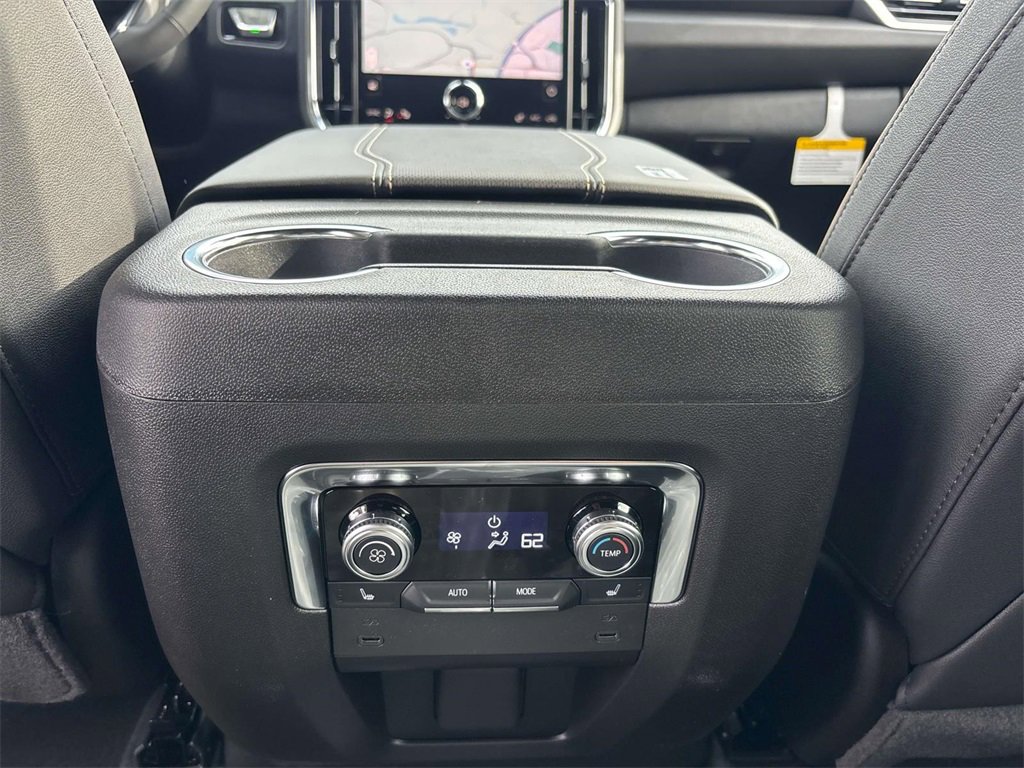 New 2026 GMC Yukon Elevation image 8