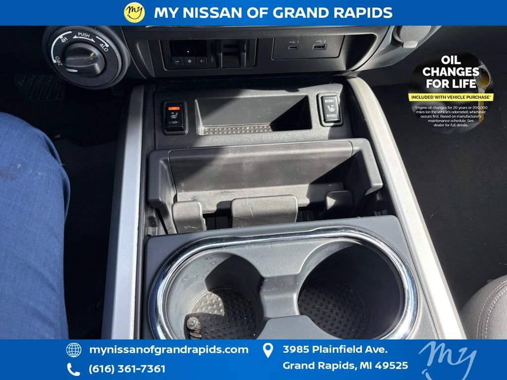 Used 2024 Nissan Titan SV w/ SV Convenience Package image 24