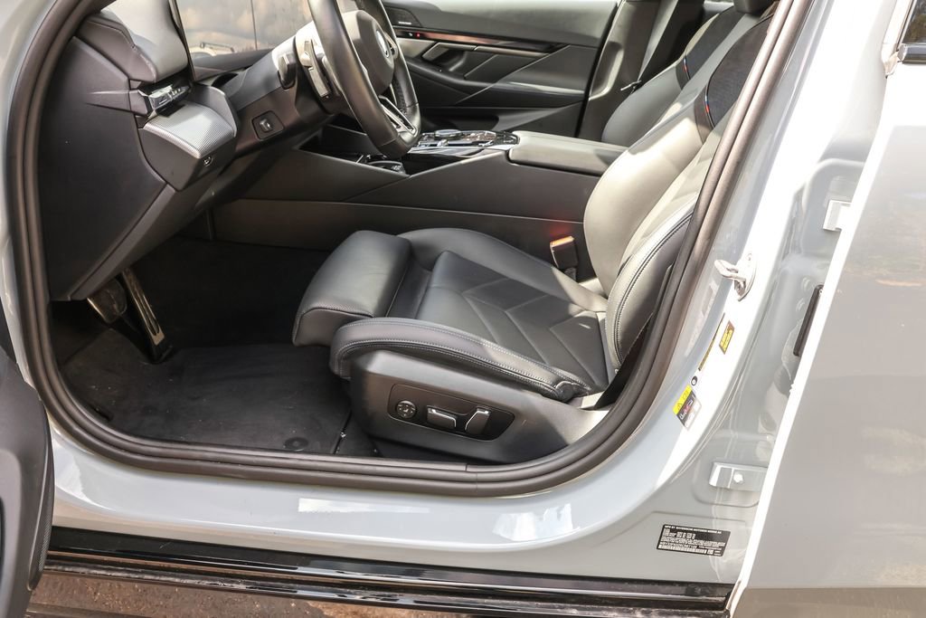 Used 2024 BMW i5 eDrive40i w/ M Sport Package image 31
