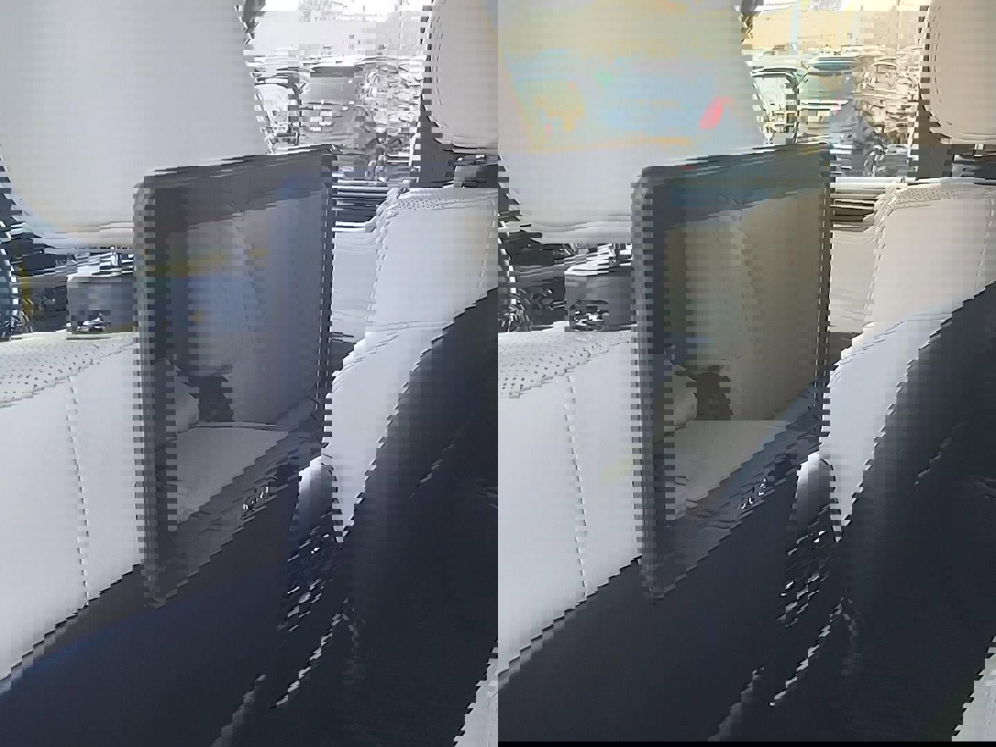 Used 2020 Lexus LX 570 4WD w/ Sport Package image 24