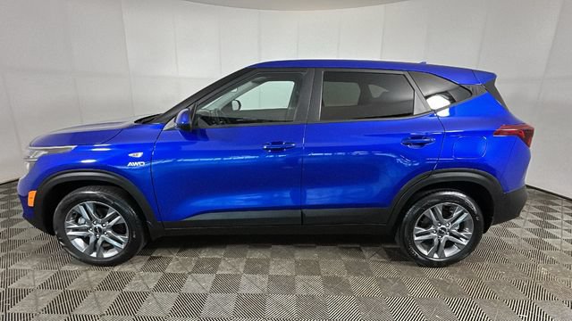 Used 2023 Kia Seltos LX AWD/4WD image 5