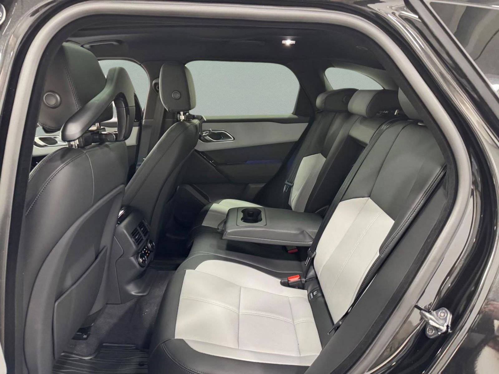 New 2026 Land Rover Range Rover Velar Dynamic SE image 8