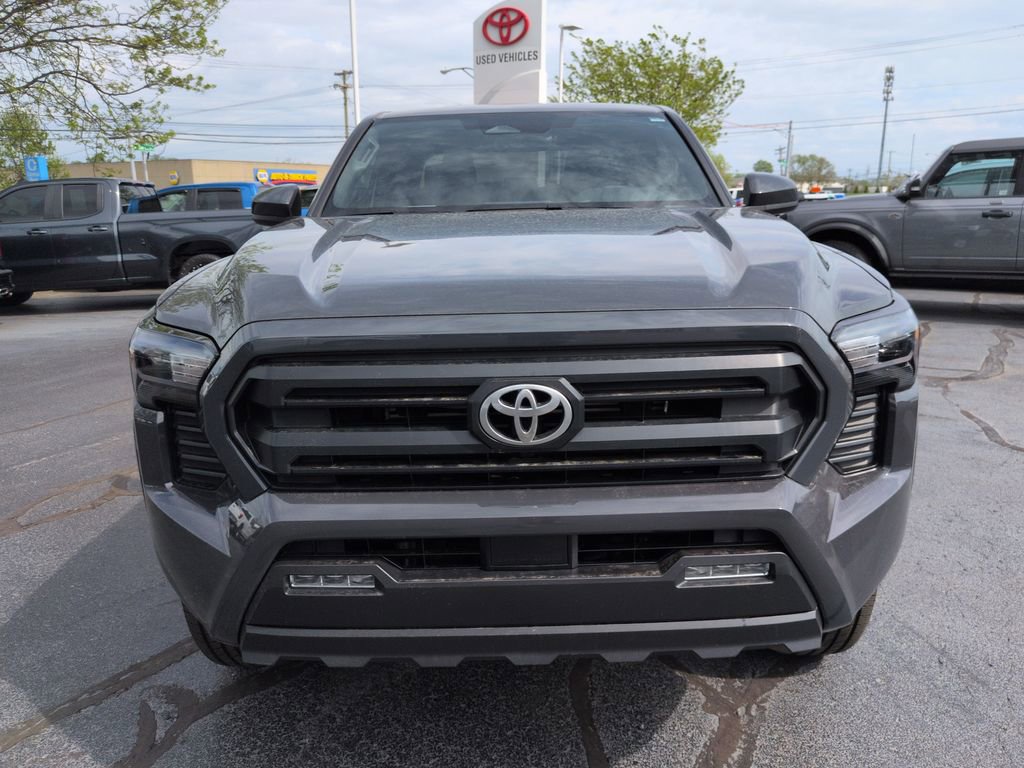Used 2024 Toyota Tacoma SR5 AWD/4WD image 8
