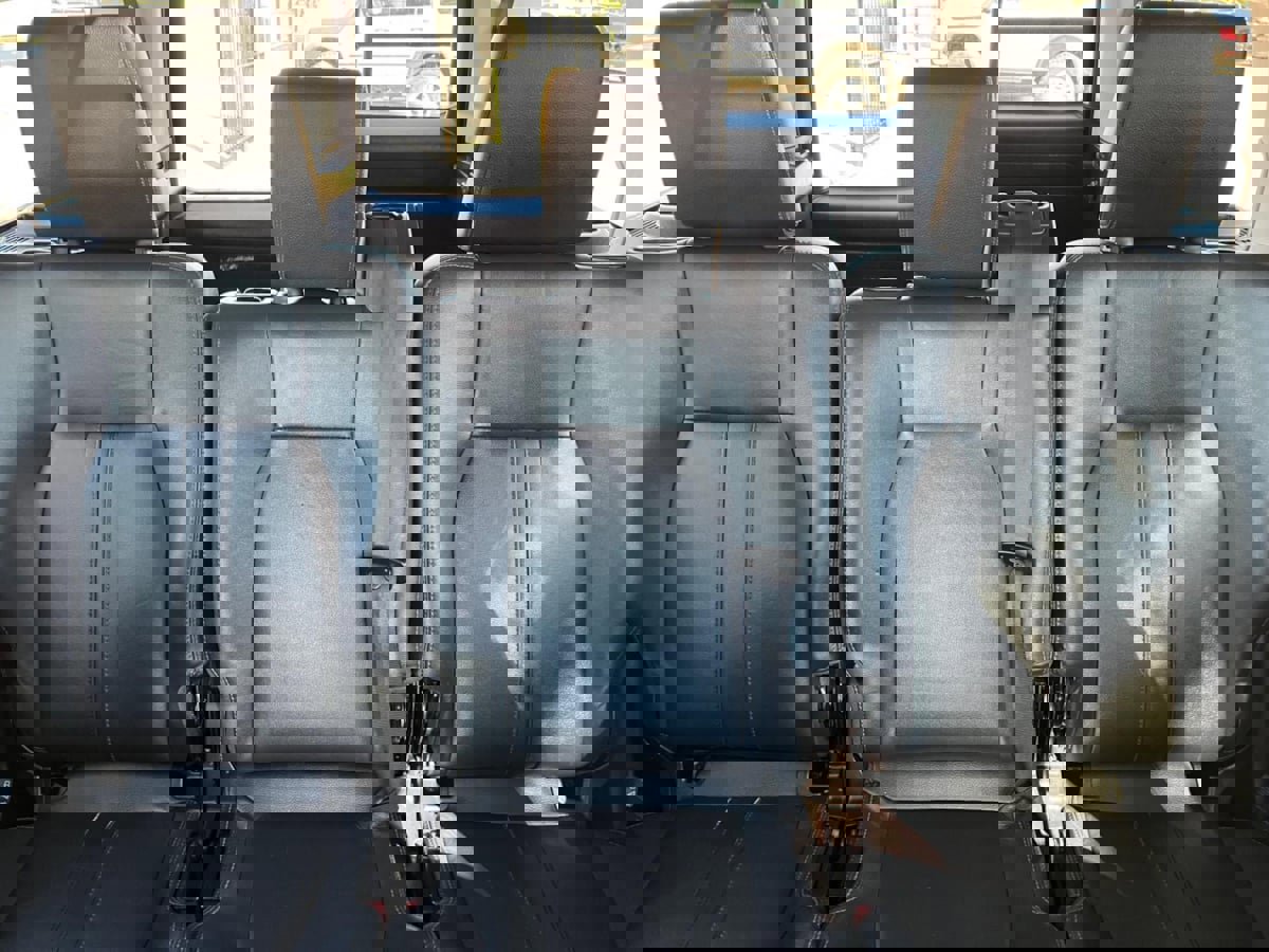 Used 2015 Land Rover LR4 HSE image 39