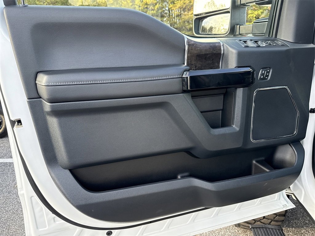 Used 2022 Ford F250 Lariat w/ Black Appearance Package image 10