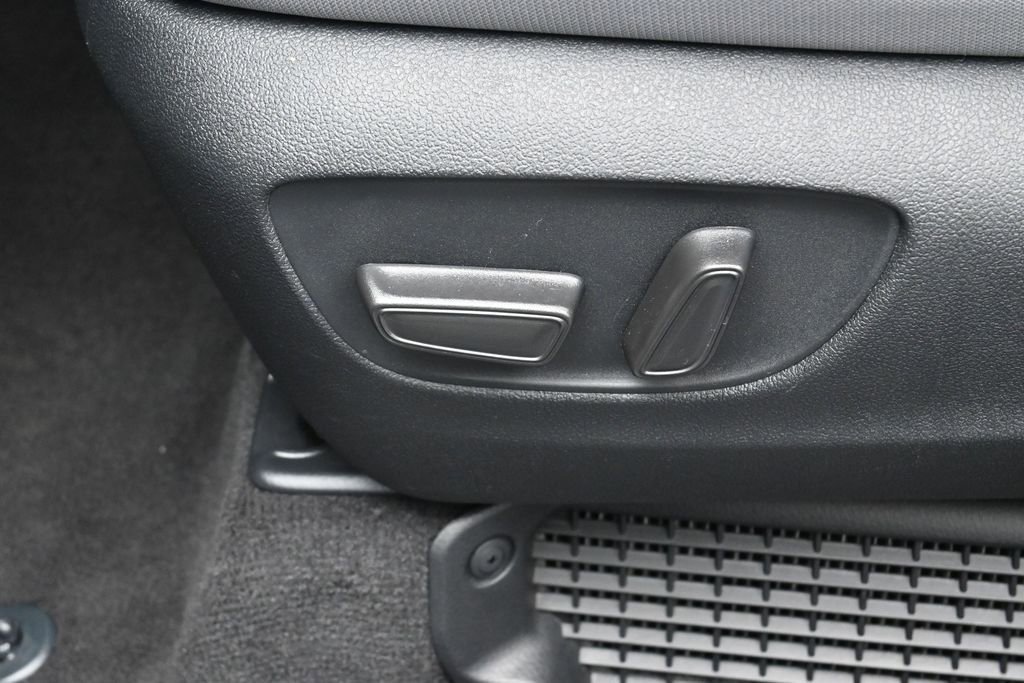 Used 2026 Toyota Sienna LE FWD image 10