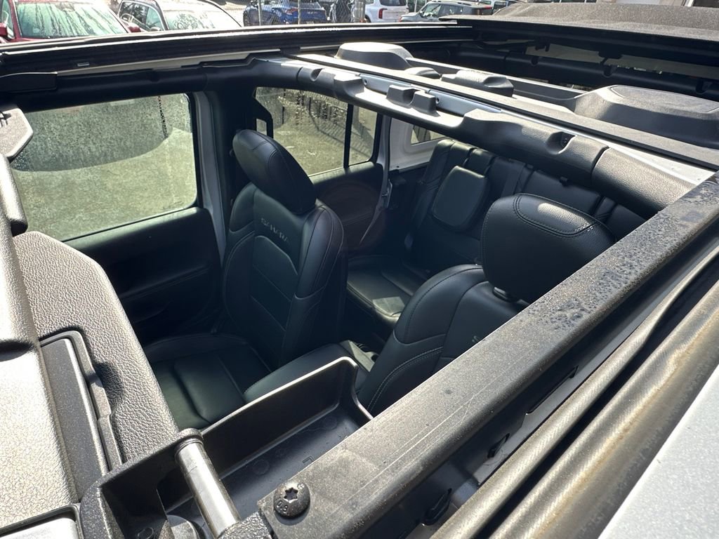 Used 2022 Jeep Wrangler Unlimited Sahara w/ Cold Weather Group image 17