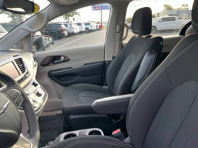 Used 2023 Chrysler Voyager LX FWD image 8