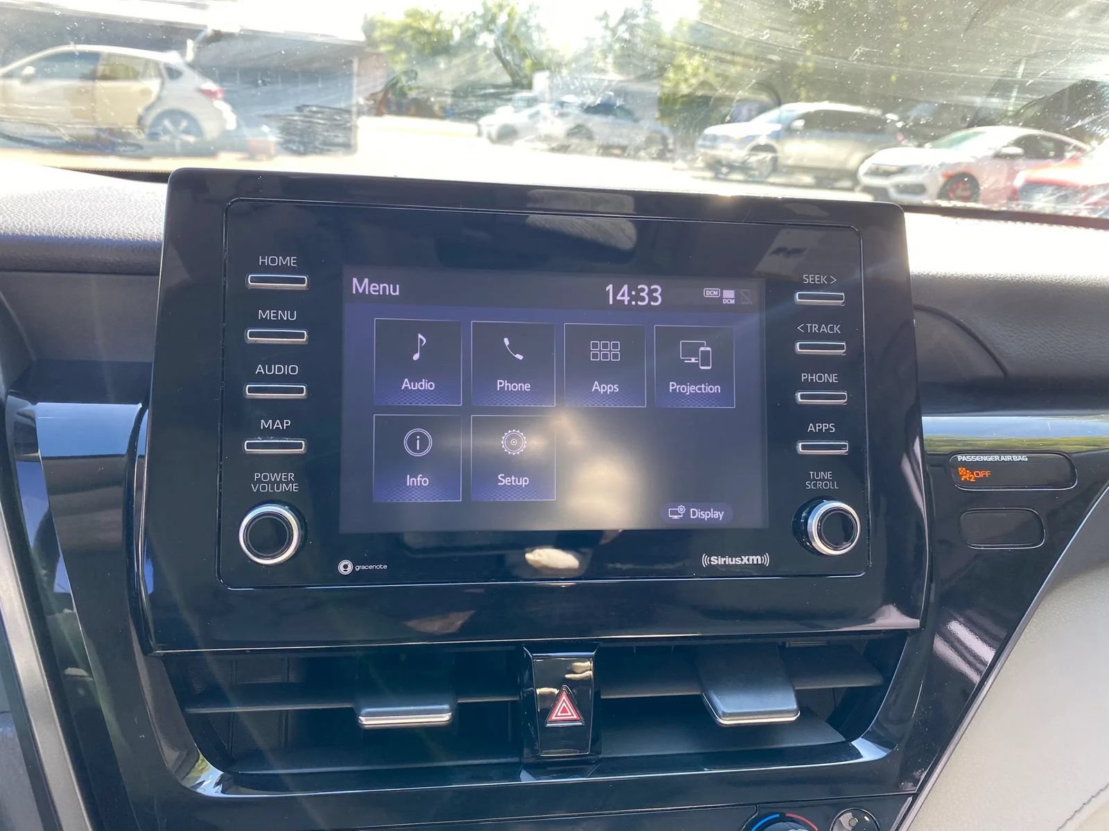 Used 2022 Toyota Camry SE FWD image 6