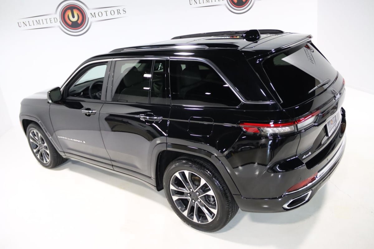 Used 2023 Jeep Grand Cherokee Overland AWD/4WD image 6