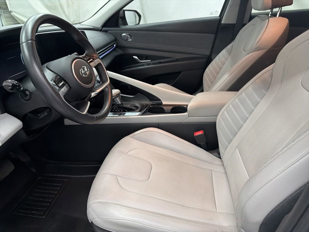 Used 2023 Hyundai Elantra Limited image 15