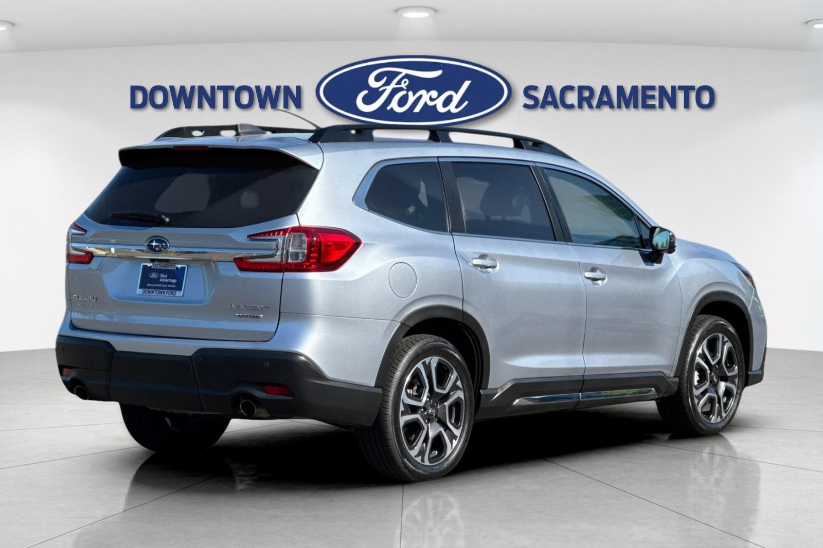 Used 2023 Subaru Ascent Limited w/ Technology Package image 3
