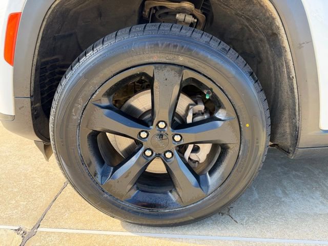 Used 2023 Jeep Grand Cherokee L Laredo image 9