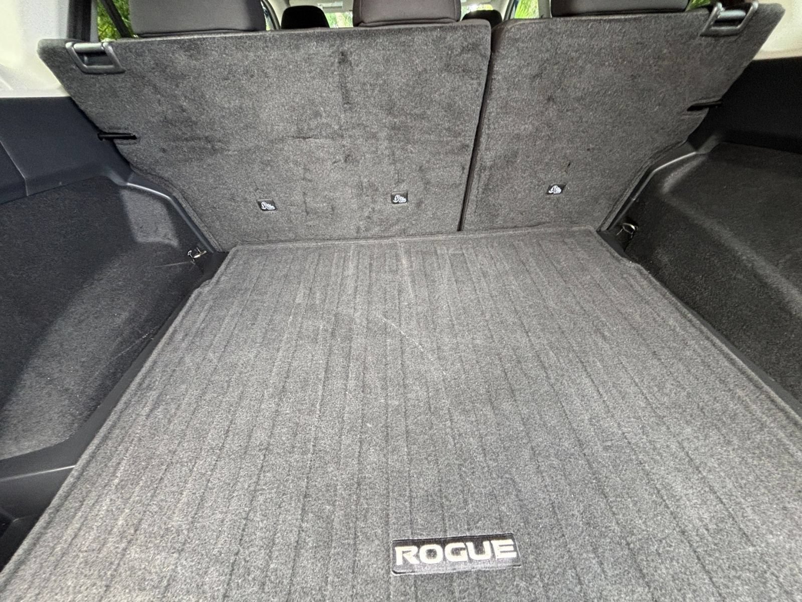 Used 2025 Nissan Rogue SV FWD image 32