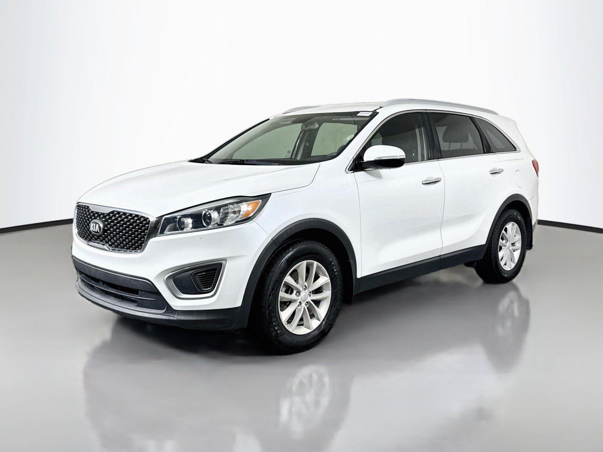 Used 2017 Kia Sorento FWD w/ LX Convenience Package image 4